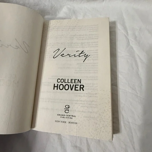 “Without Merit” and “Verity” Paperback Fiction Novels by Colleen Hoover. - Picture 10 of 15
